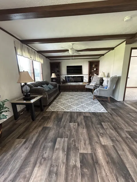 Hogancamp display home interior, photo 4