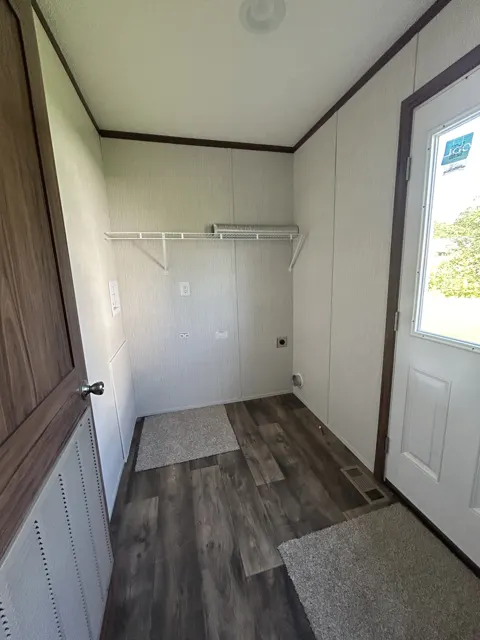 Hogancamp display home interior, photo 8