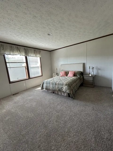 Hogancamp display home interior, photo 10
