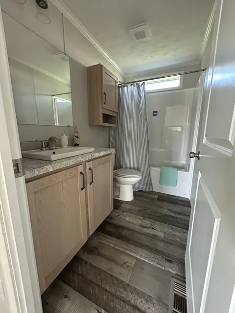 Shifty display home interior, photo 9